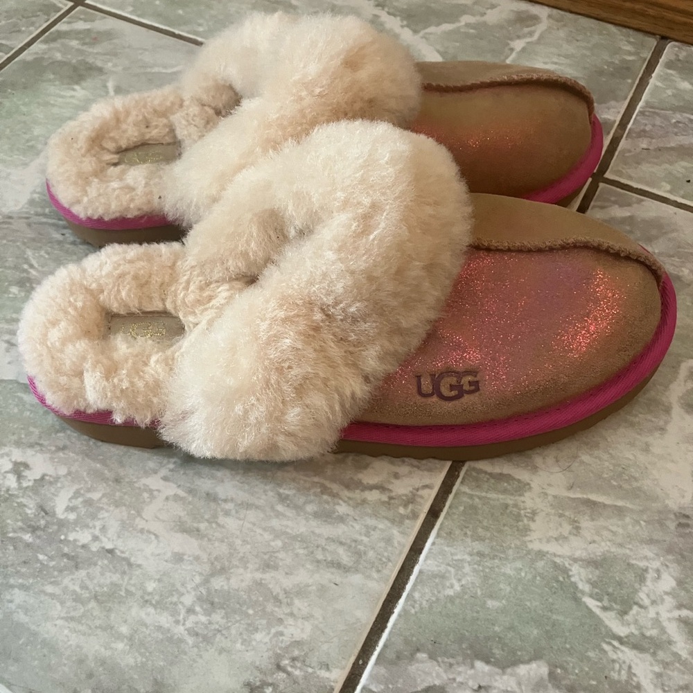 NEW Woman’s UGG Sparkling Pink and Tan Shearling Slippers size 6